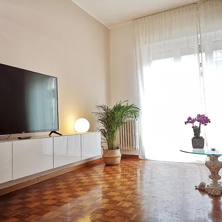 So Fine - Apulian Flats * Μπάρι