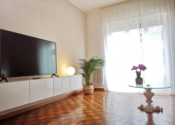 So Fine - Apulian Flats * バーリ