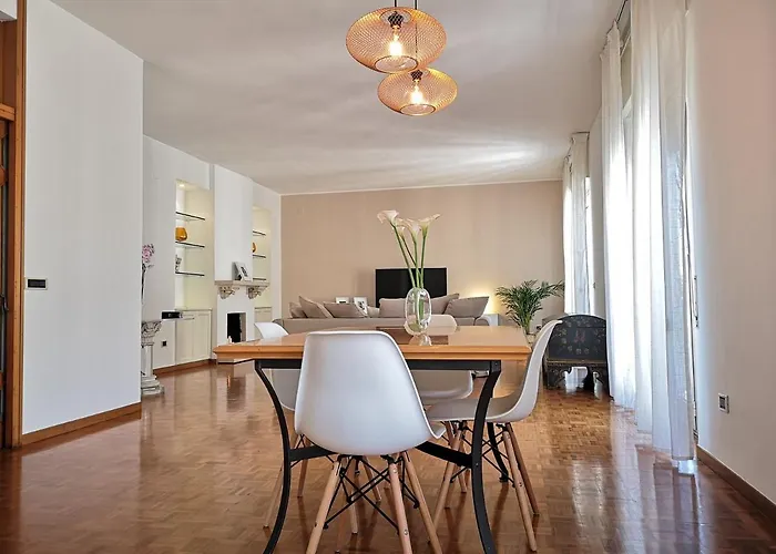 So Fine - Apulian Flats バーリ