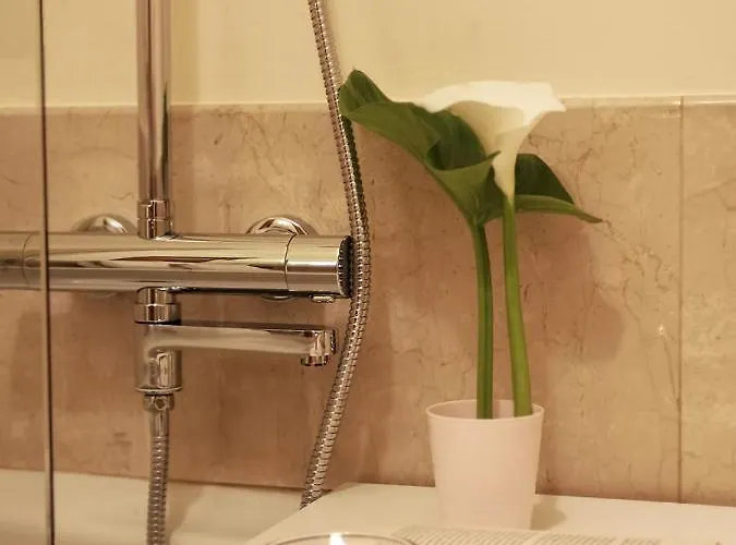 So Fine - Apulian Flats * バーリ