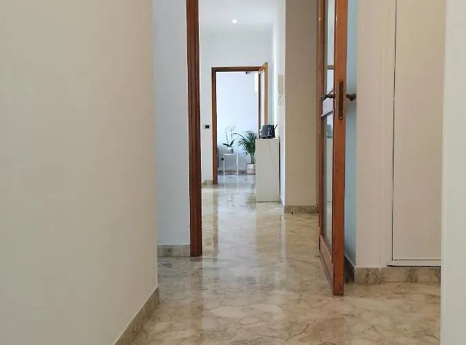 So Fine - Apulian Flats * バーリ